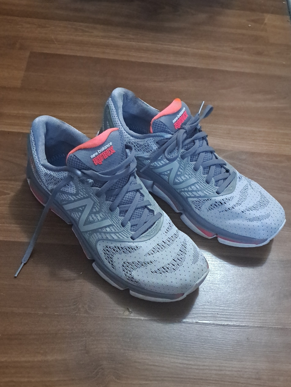 New Balance Women's Light Gray & Coral Athletic Running Sneakers